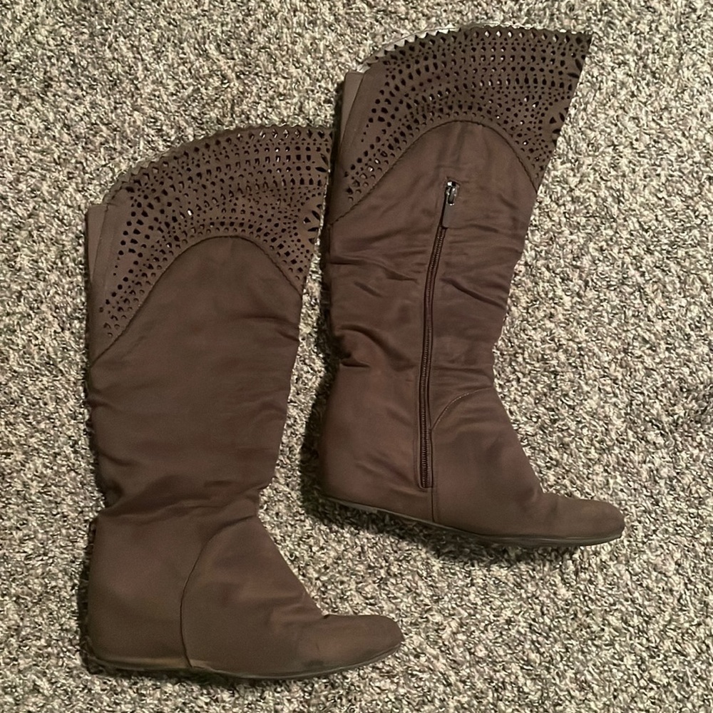 Suede boots